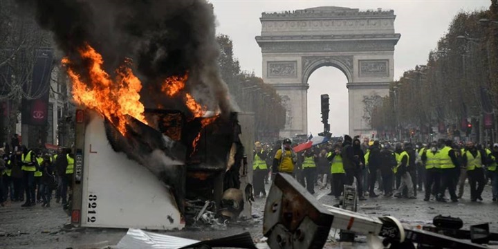 Exklusiv: Bilder und Videos aus dem brennenden Paris