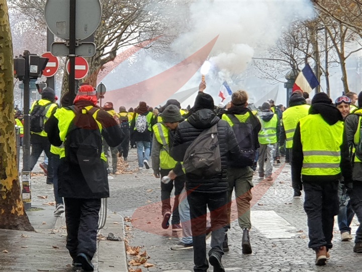 Siehe Video : Paris brennt... Die Gelbwesten drohen: Unsere Forderungen oder das Chaos