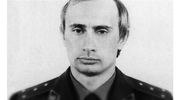 Stasi-Ausweis von Putin in Dresdener Archiv gefunden  