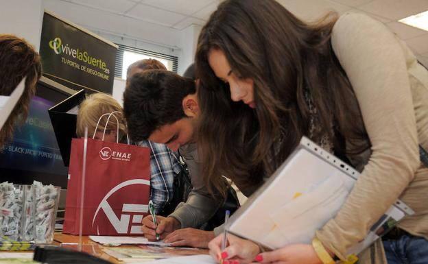 Spaniens schwarzer Monat Spanien verliert in 14 Tagen 900.000 Arbeitsplätze