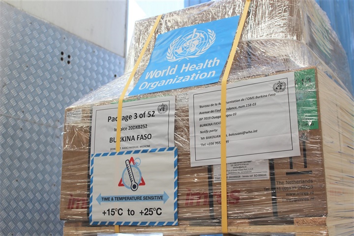 Mit Bildern .. 100 Tonnen Hilfe von den VAE nach Burkina Faso, um Corona zu bekämpfen