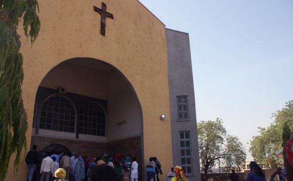 Die religiösen Radikalen in Nigeria: konfessionelle Konflikte oder politische Kooperation?