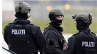 Die Polizei erneut